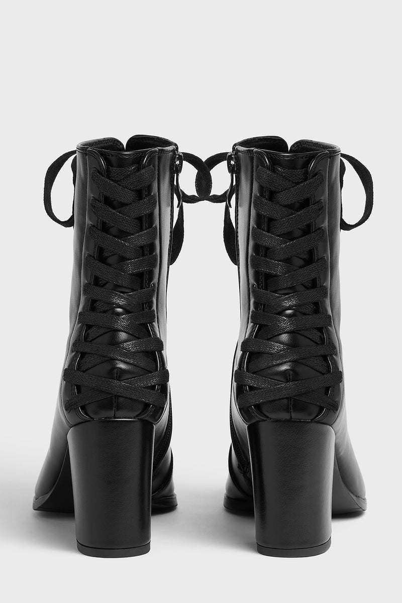 Hallowed Hour Boots