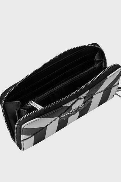 Never Trust The Living Wallet